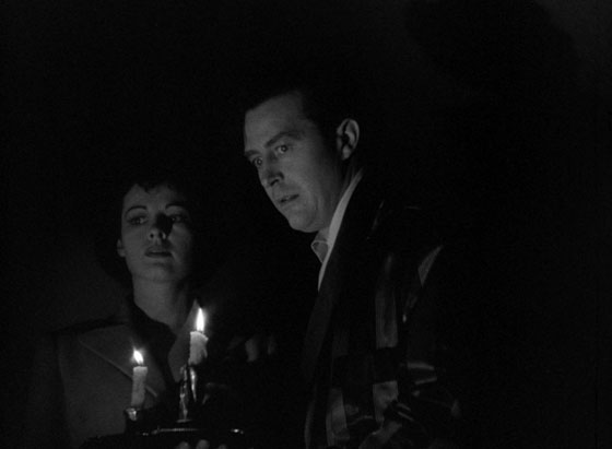 Siblings Pamela and Roderick Fitzgerald (Ruth Hussey and Ray Milland) investigate the supernatural disturbances in their new home.