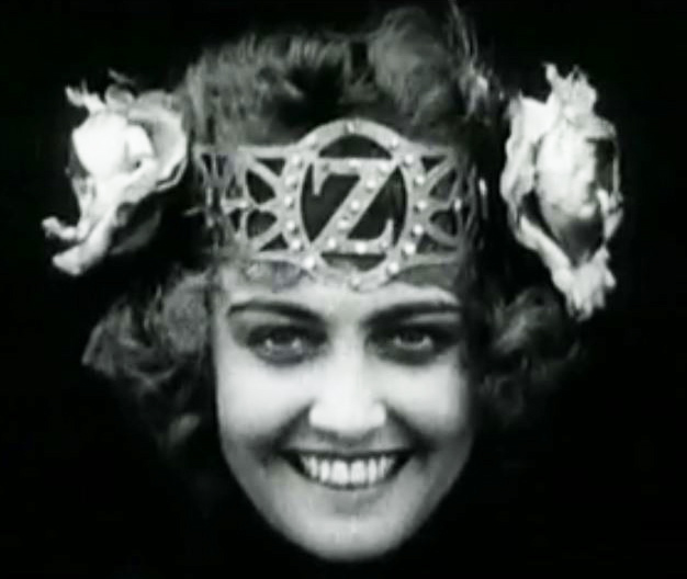 Ozma's smiling face welcomes young viewers to the film.