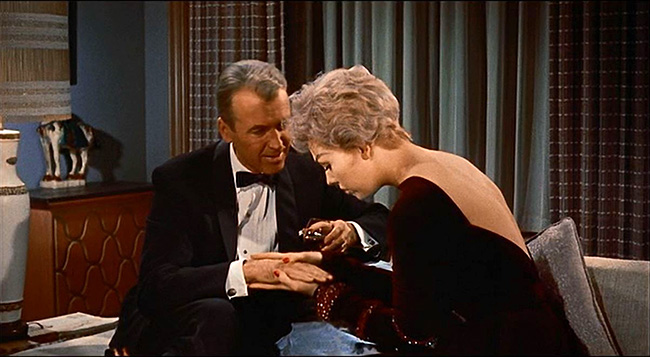 Shep and Gill (Kim Novak) get to know one another.