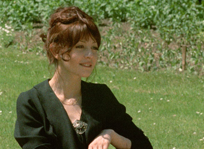 Frédérique (Juliet Berto) enjoys a moment in the park with her new lover, Renaud, in the Seventh Episode.