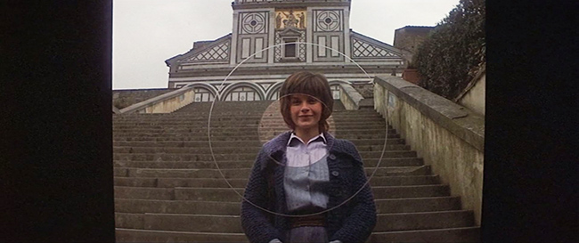 In Florence, Sandra (Geneviève Bujold), is posed to restage the past.